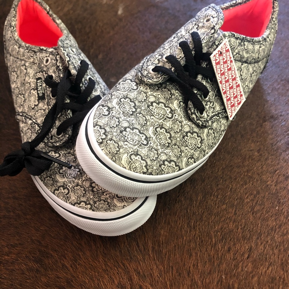 NWT Vans Atwood Low Paisley Henna pattern